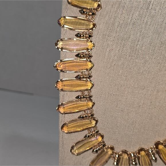 Kendra Scott Gabriella Iridescent‎ Peach Elegant Gold Statement Bibb Necklace - Picture 5 of 10